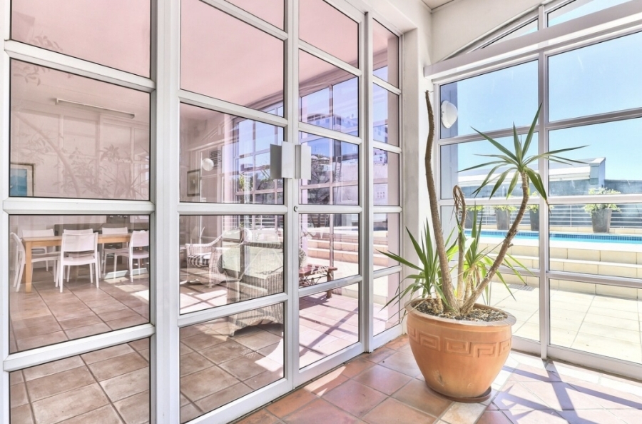 To Let 1 Bedroom Property for Rent in Green Point Western Cape